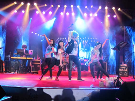 天茨廣告施工現(xiàn)場(chǎng)